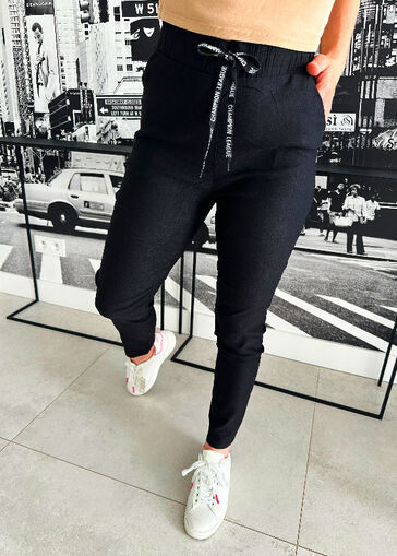 Spodnie Joggery z gumką w pasie N693 czarny