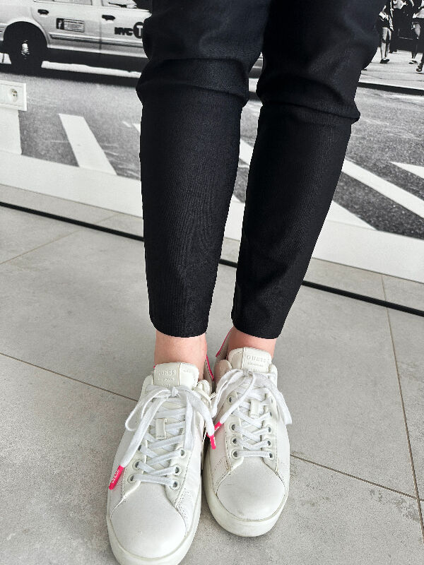 Spodnie Joggery z gumką w pasie N693 czarny