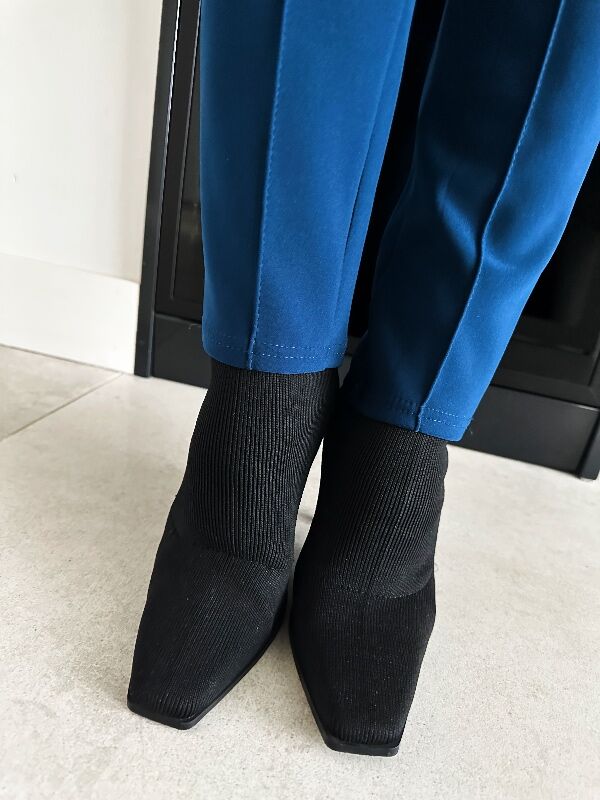 Spodnie ze złotym guzikiem N624 chabrowy