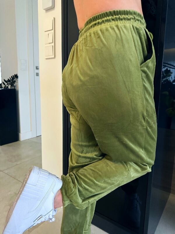 Aksamitne spodnie z ściągaczem N630 oliwkowe