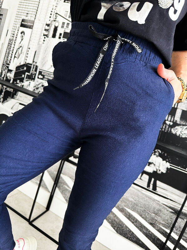 Spodnie Joggery z gumką w pasie N642 granatowy