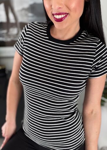 Prążkowana bluzka w paski N733 czarny