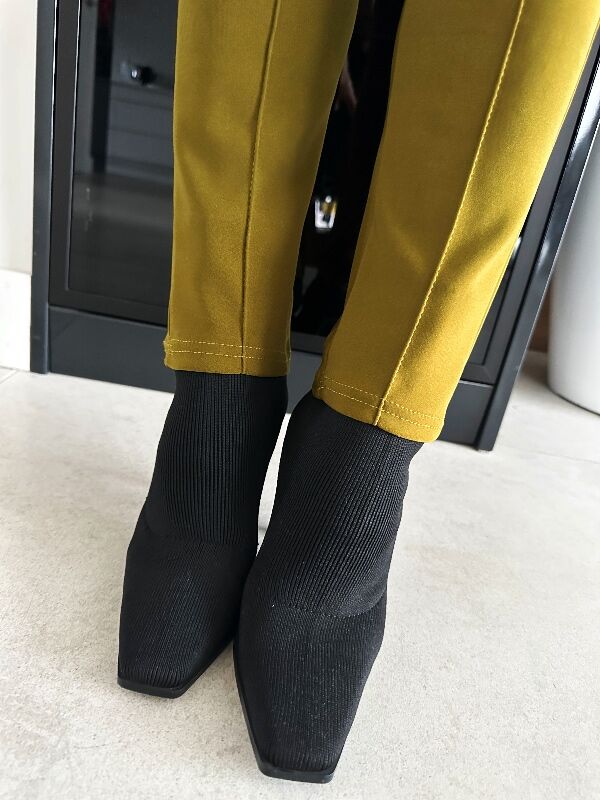 Spodnie ze złotym guzikiem N625 oliwkowy